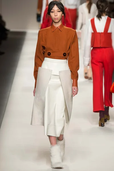 Look 9